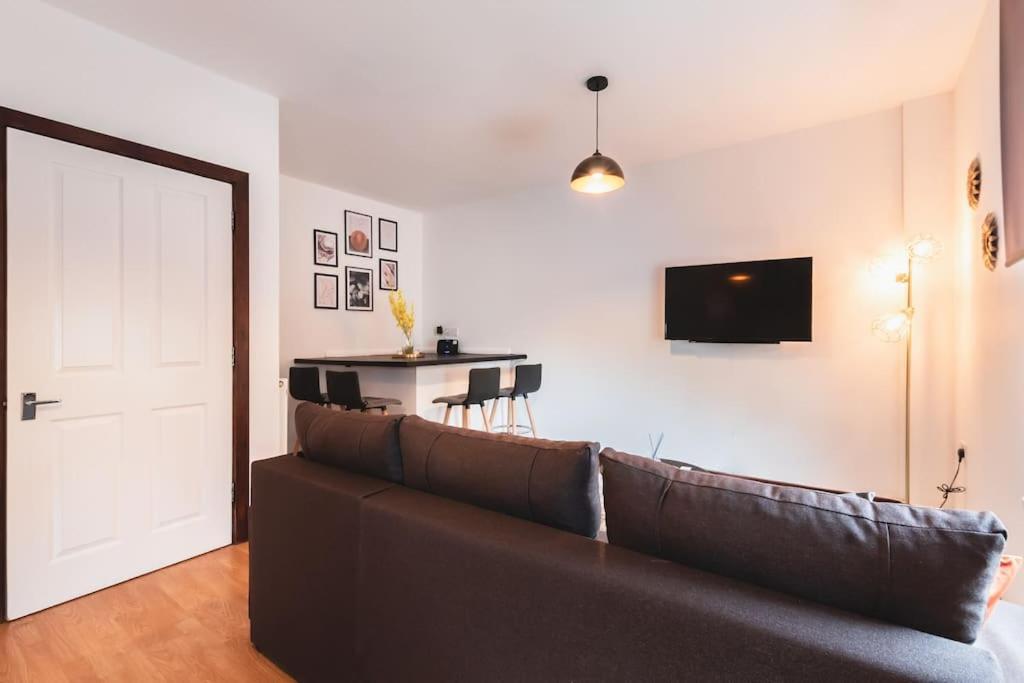 Noir - 2 Bedroom Flat - Sleeps 5 With Parking Southampton Kültér fotó