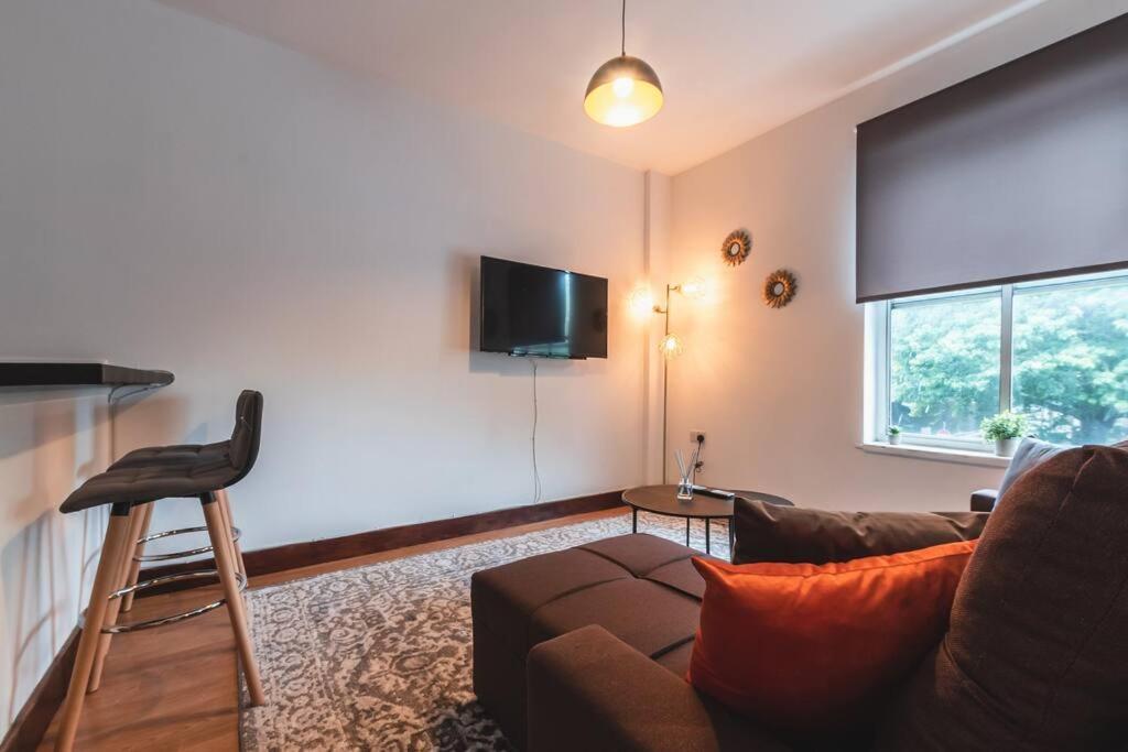 Noir - 2 Bedroom Flat - Sleeps 5 With Parking Southampton Kültér fotó